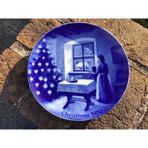 COPY - MJ Hummel 8th Annual Vintage 1970 Blue Christmas Plate